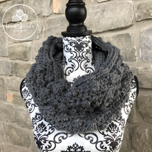Load image into Gallery viewer, Chunky Berry Cozy Cowl