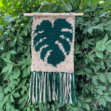 Load image into Gallery viewer, Monstera Leaf Wall Hanging - buff fleck/deep green