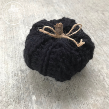 Load image into Gallery viewer, Pumpkin, Cabled, M - Black